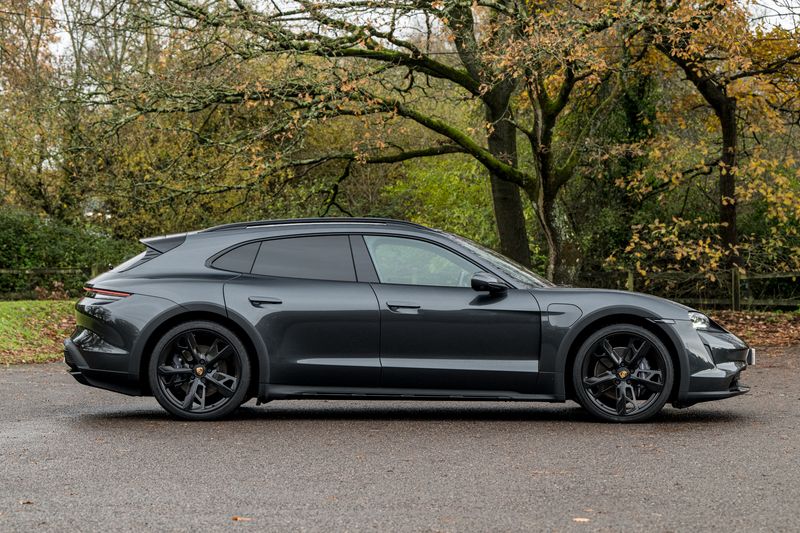 Porsche Taycan Performance Plus 93.4kWh 4 Cross Turismo Auto 4WD