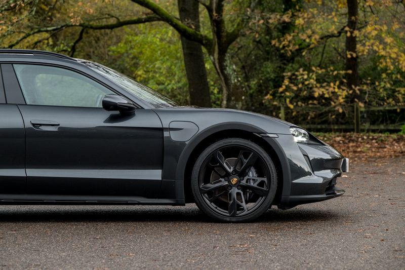Porsche Taycan Performance Plus 93.4kWh 4 Cross Turismo Auto 4WD