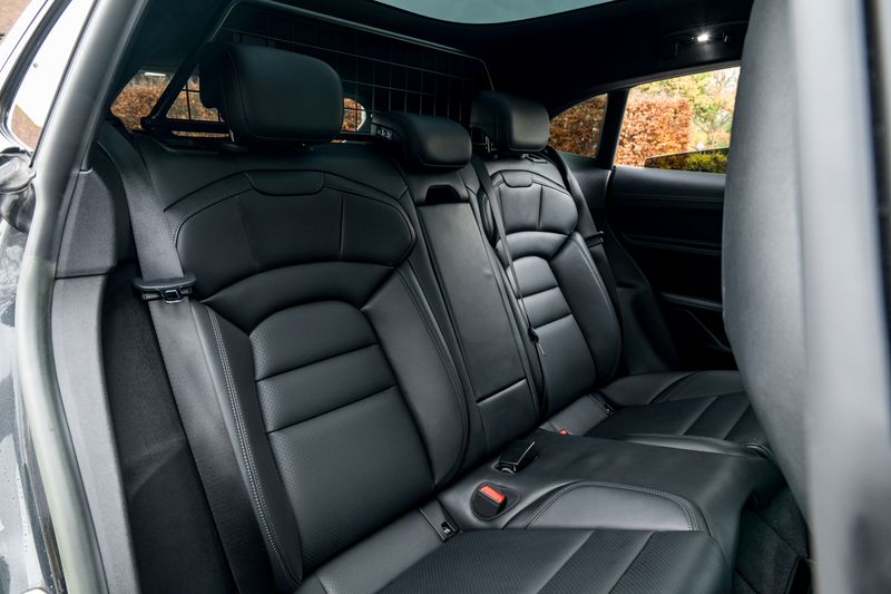 Porsche Taycan Performance Plus 93.4kWh 4 Cross Turismo Auto 4WD