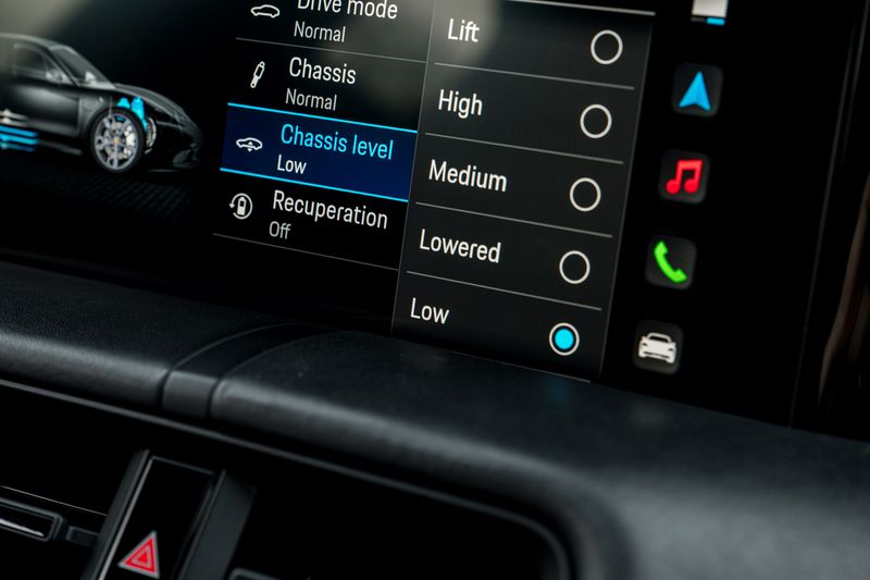 Porsche Taycan Performance Plus 93.4kWh 4 Cross Turismo Auto 4WD