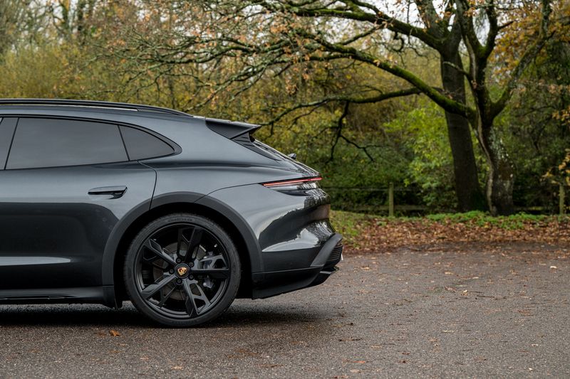 Porsche Taycan Performance Plus 93.4kWh 4 Cross Turismo Auto 4WD