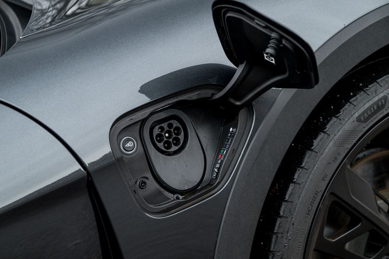 Porsche Taycan Performance Plus 93.4kWh 4 Cross Turismo Auto 4WD