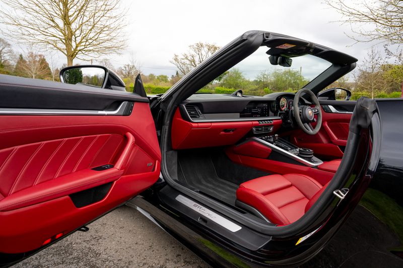 Porsche 992 Turbo Cabriolet PDK