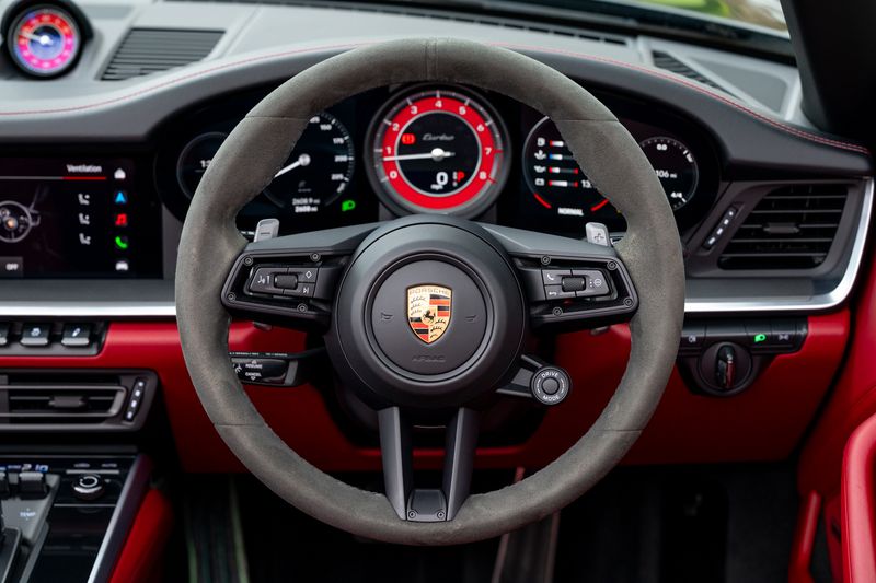 Porsche 992 Turbo Cabriolet PDK