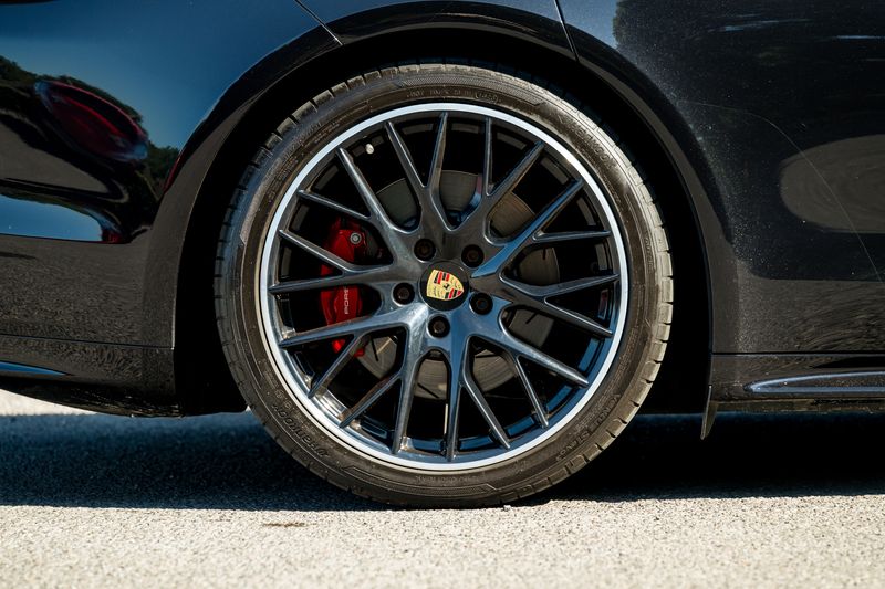 Porsche Panamera 4.0T V8 GTS Sport Turismo PDK