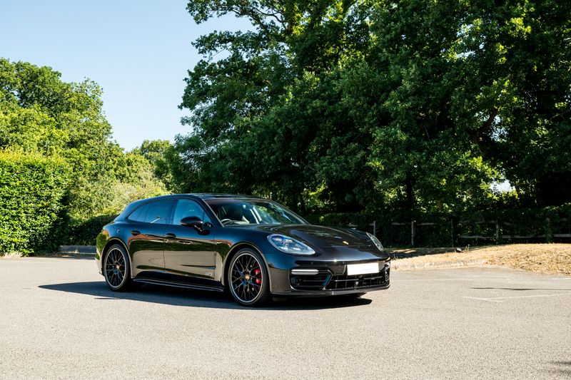 Porsche Panamera 4.0T V8 GTS Sport Turismo PDK