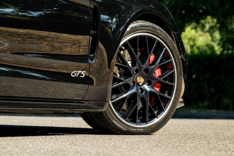 Porsche Panamera 4.0T V8 GTS Sport Turismo PDK