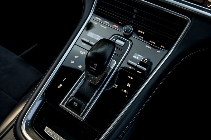 Porsche Panamera 4.0T V8 GTS Sport Turismo PDK