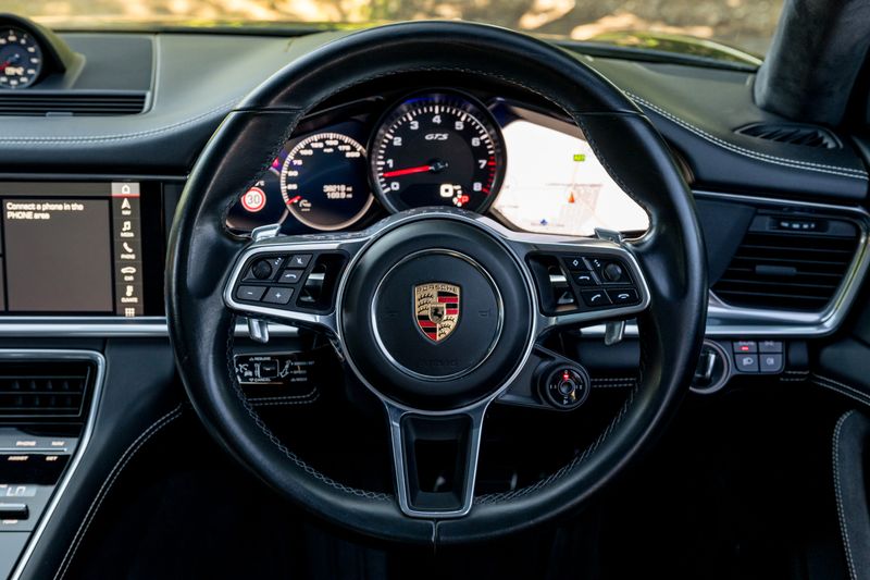 Porsche Panamera 4.0T V8 GTS Sport Turismo PDK