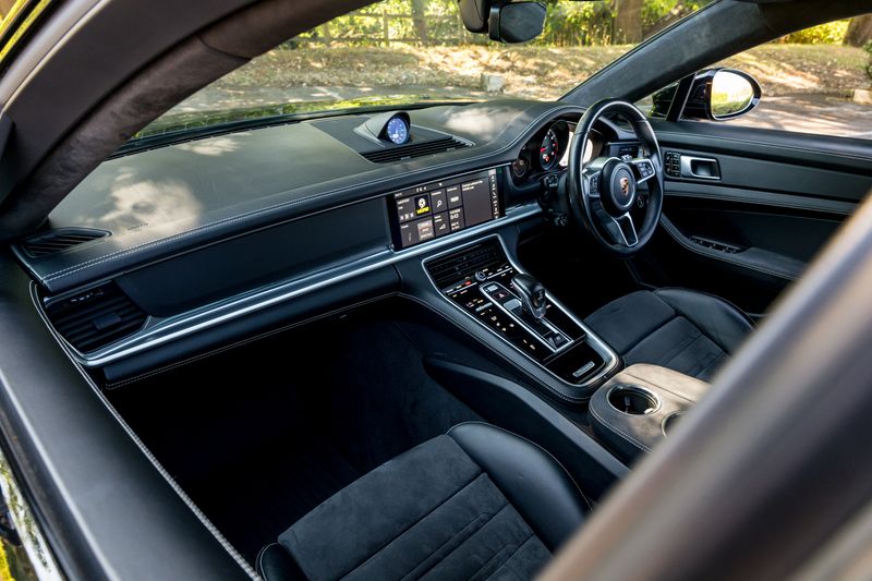 Porsche Panamera 4.0T V8 GTS Sport Turismo PDK