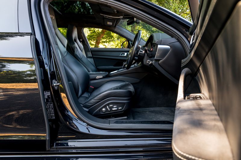 Porsche Panamera 4.0T V8 GTS Sport Turismo PDK