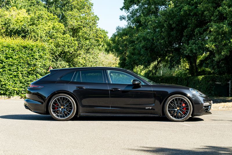 Porsche Panamera 4.0T V8 GTS Sport Turismo PDK