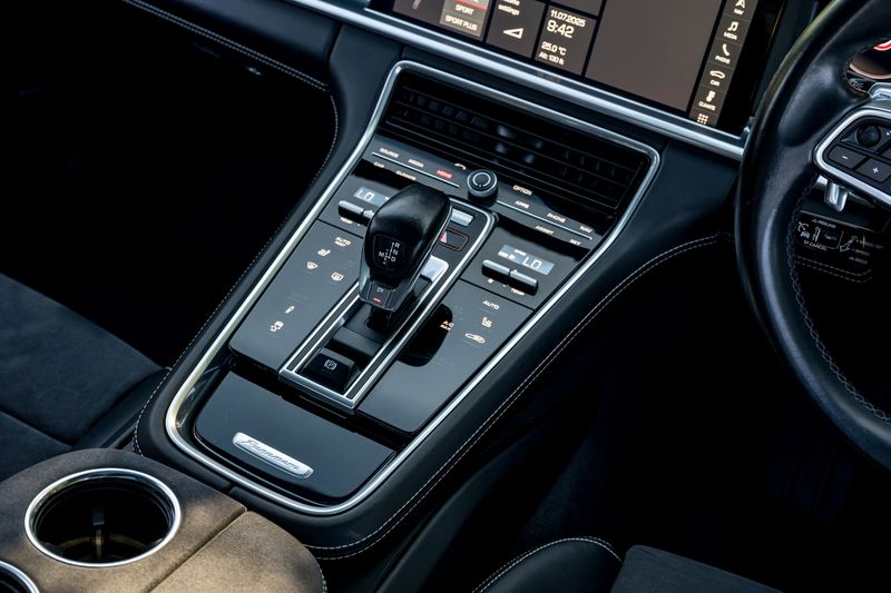 Porsche Panamera 4.0T V8 GTS Sport Turismo PDK