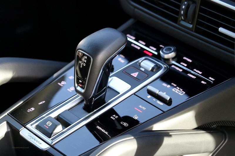 Porsche Cayenne Coupe V6 E-Hybrid Automatic