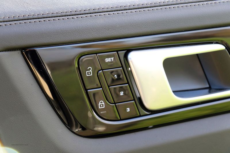 Porsche Cayenne Coupe V6 E-Hybrid Automatic