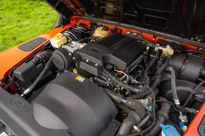 Land Rover 90 2.2 TDCI Adventure