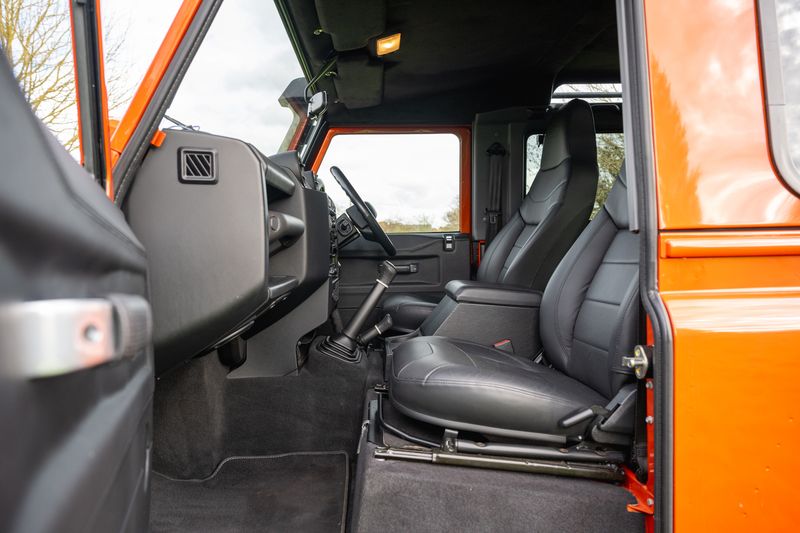 Land Rover 90 2.2 TDCI Adventure