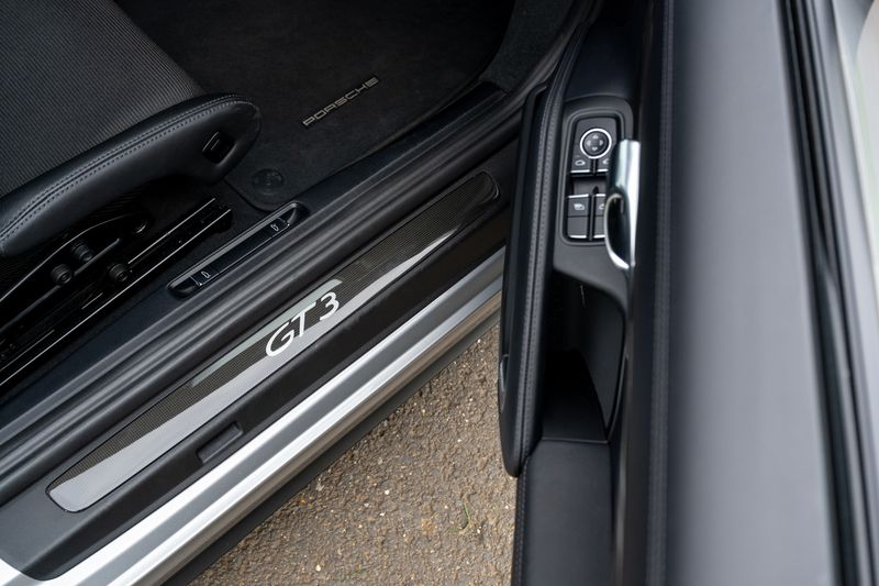 Porsche 911 (991) GT3 Touring