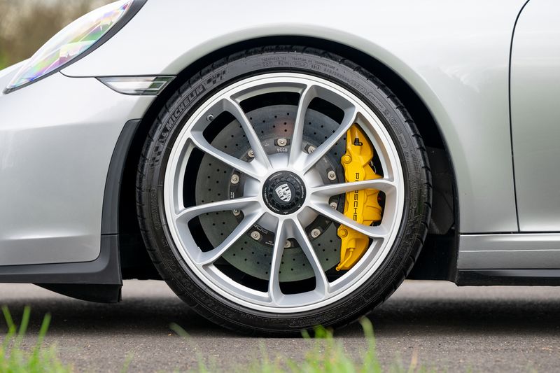 Porsche 911 (991) GT3 Touring