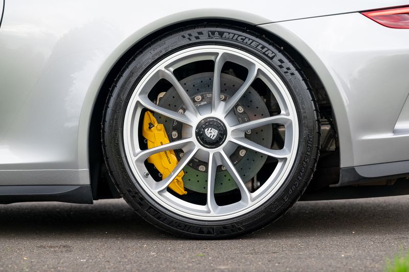 Porsche 911 (991) GT3 Touring