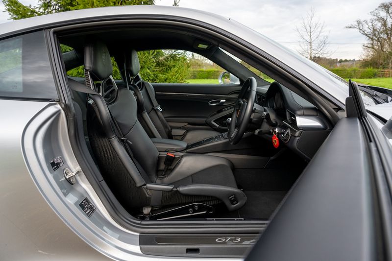 Porsche 911 (991) GT3 Touring