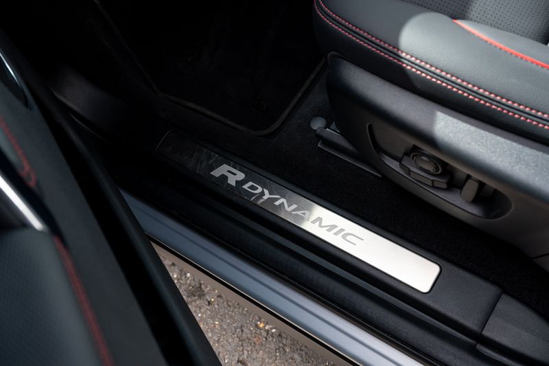 Landrover Discovery Sport 2.0 D200 R-Dynamic SE Auto 4WD