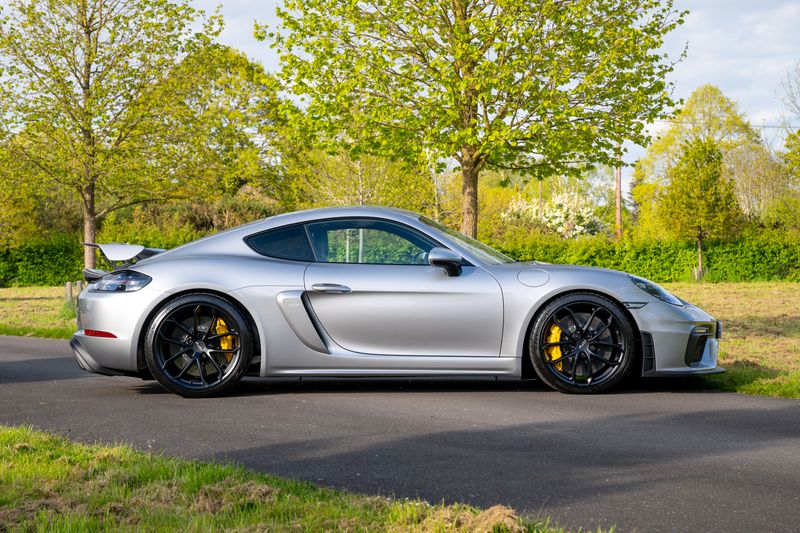 Porsche 718 Cayman  GT4