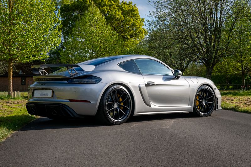 Porsche 718 Cayman  GT4
