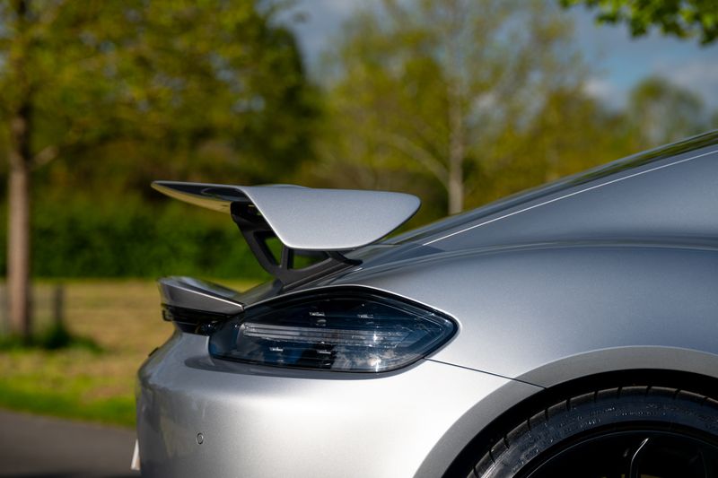 Porsche 718 Cayman  GT4