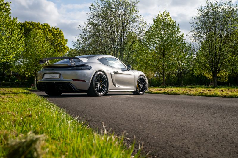 Porsche 718 Cayman  GT4