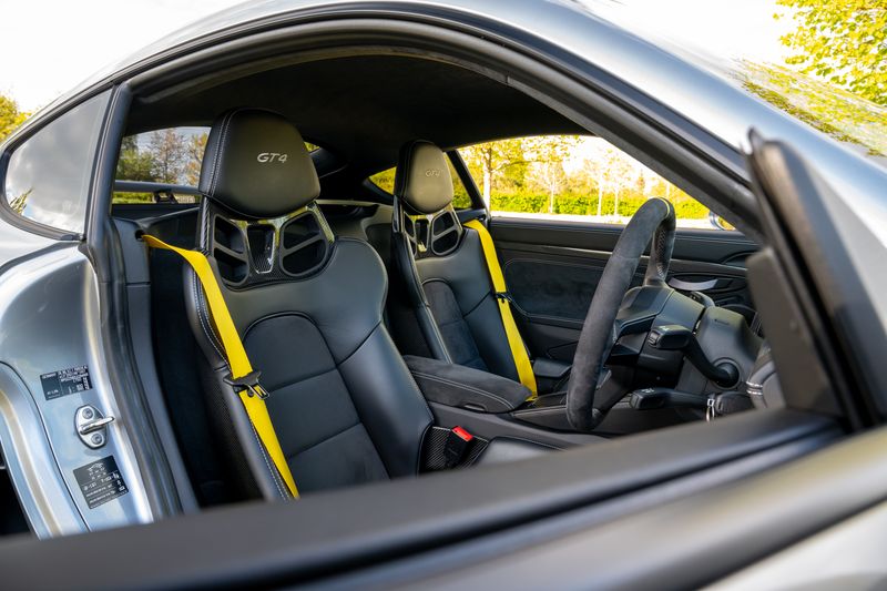 Porsche 718 Cayman  GT4