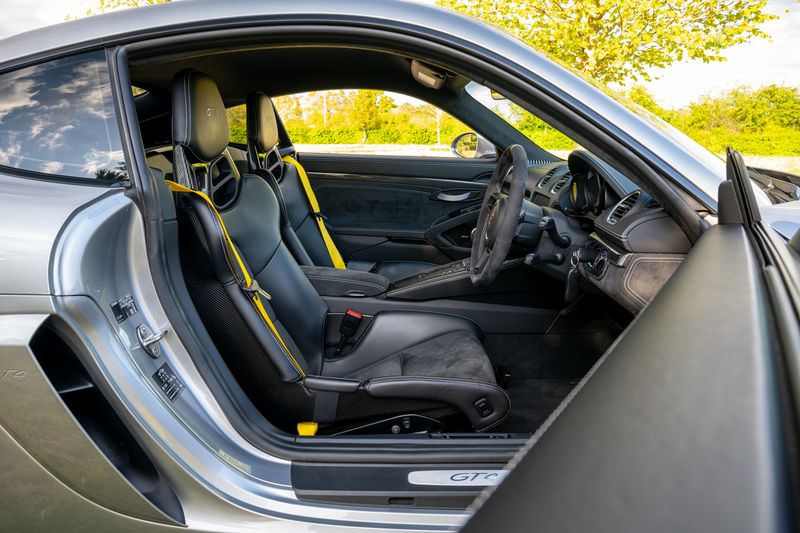 Porsche 718 Cayman  GT4