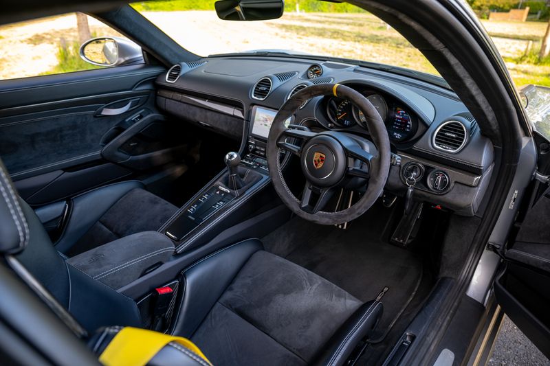 Porsche 718 Cayman  GT4