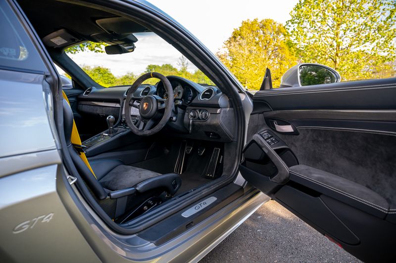Porsche 718 Cayman  GT4