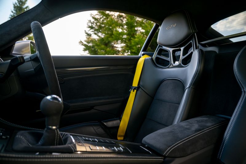 Porsche 718 Cayman  GT4