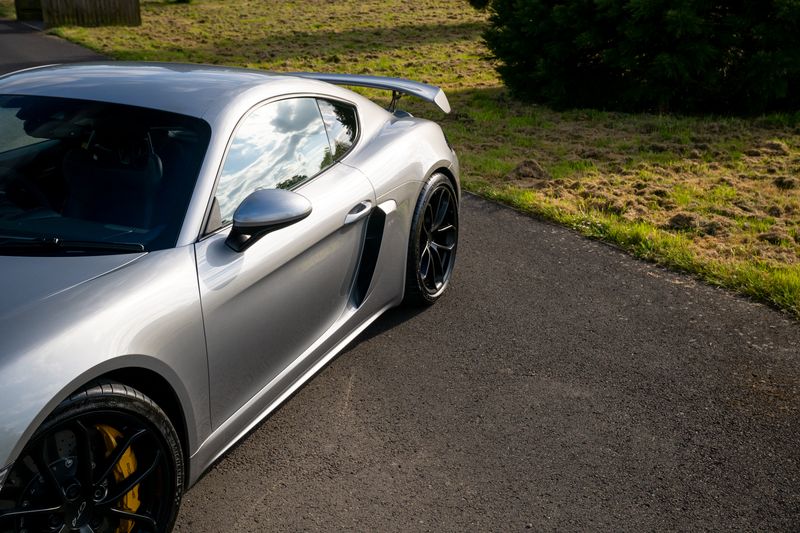 Porsche 718 Cayman  GT4