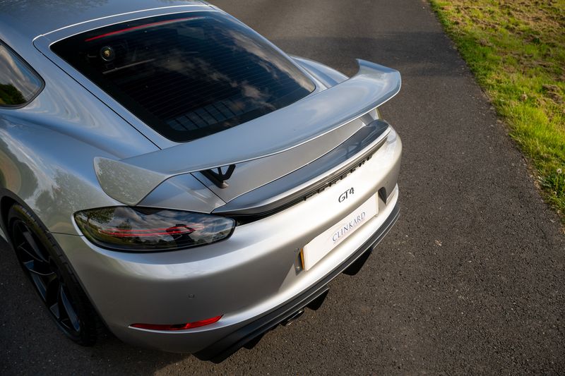 Porsche 718 Cayman  GT4