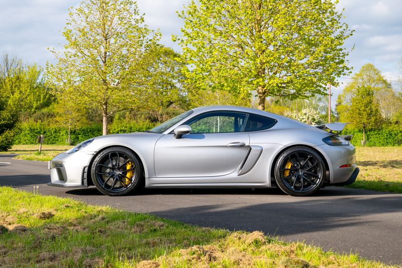 Porsche 718 Cayman  GT4