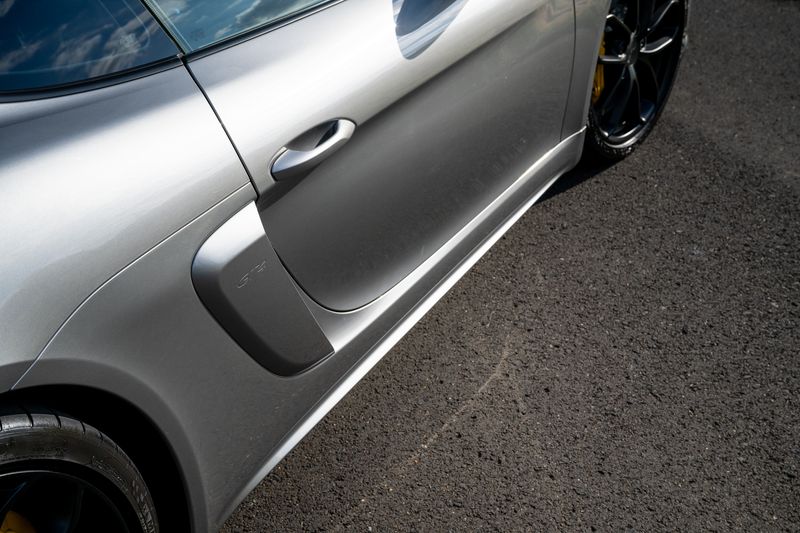 Porsche 718 Cayman  GT4