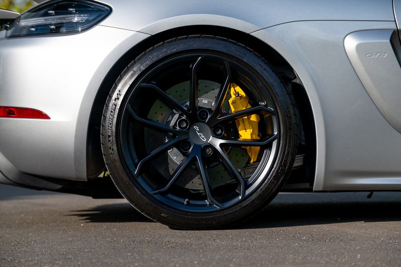 Porsche 718 Cayman  GT4