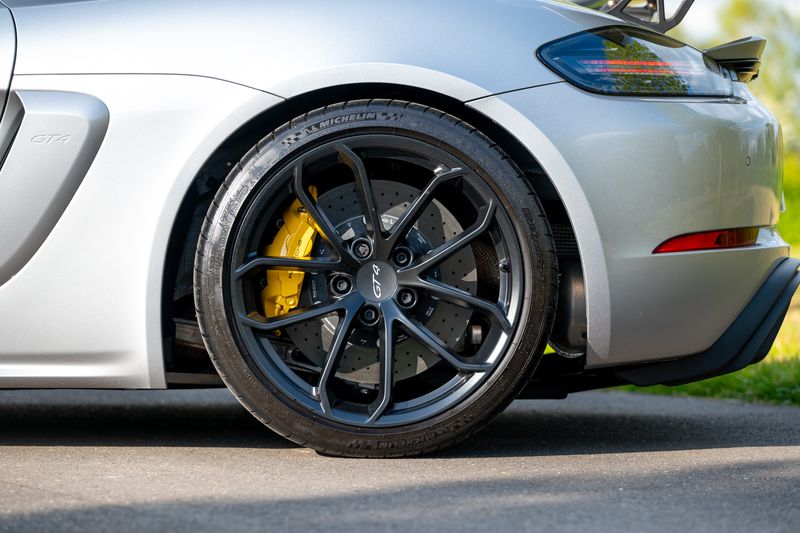 Porsche 718 Cayman  GT4