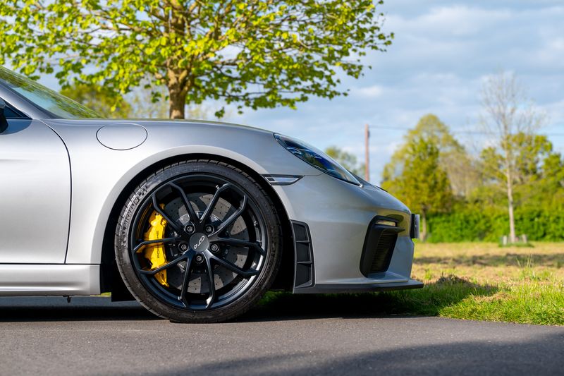 Porsche 718 Cayman  GT4