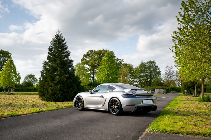 Porsche 718 Cayman  GT4