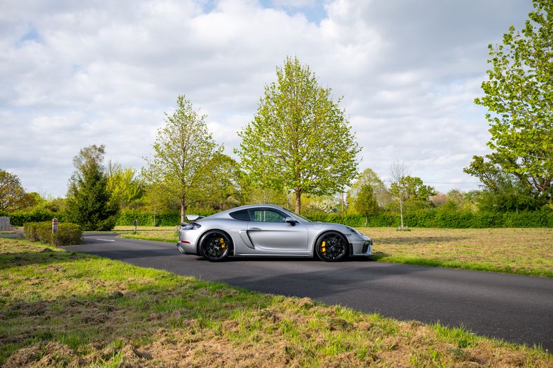 Porsche 718 Cayman  GT4