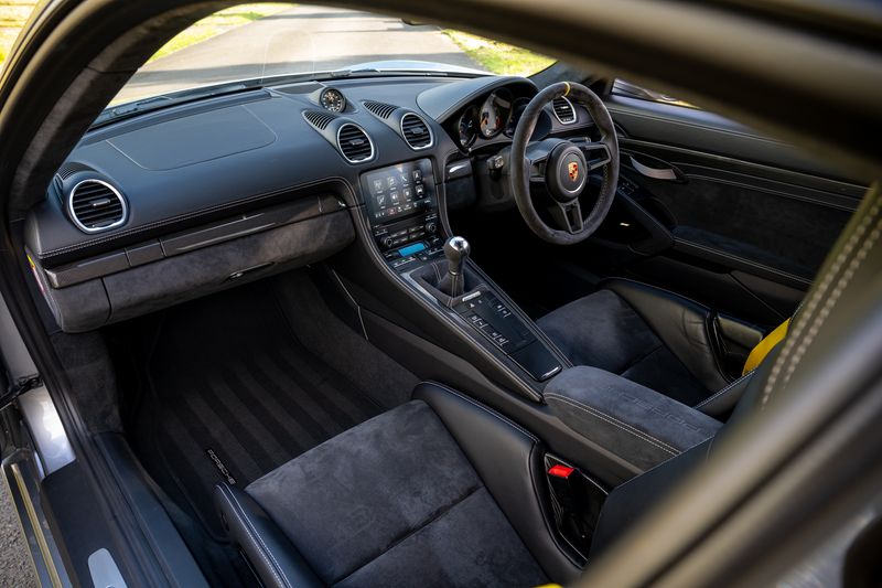 Porsche 718 Cayman  GT4