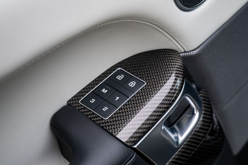 Range Rover SVR Carbon Edition