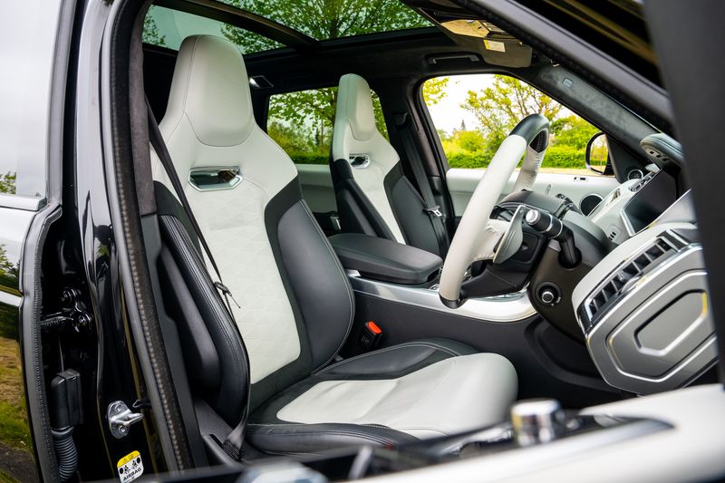 Range Rover SVR Carbon Edition