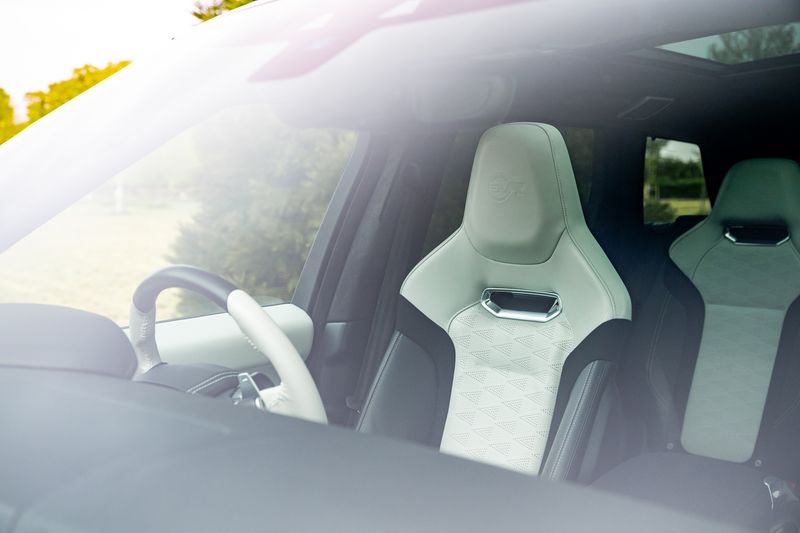 Range Rover SVR Carbon Edition