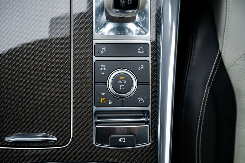 Range Rover SVR Carbon Edition