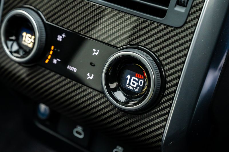 Range Rover SVR Carbon Edition